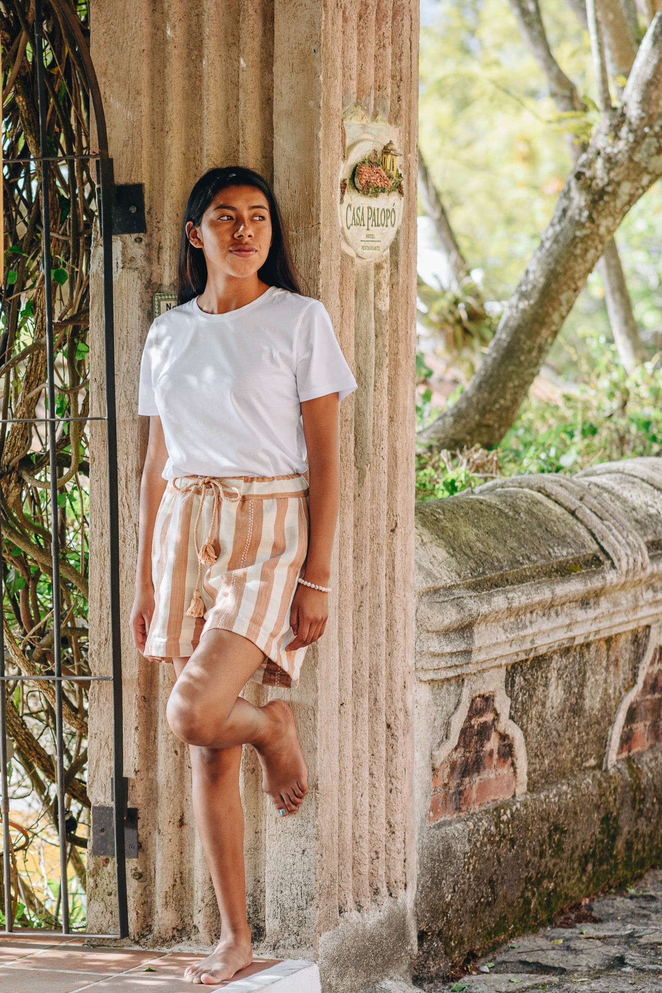 HANDWOVEN SHORTS IN BEIGE GINGHAM