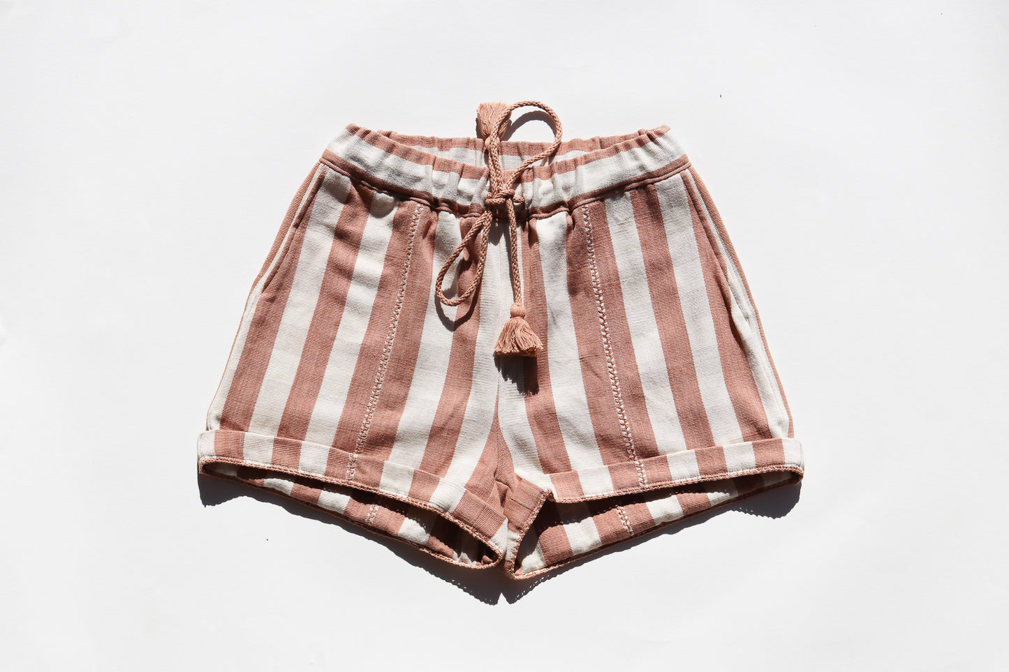 HANDWOVEN SHORTS IN BEIGE GINGHAM