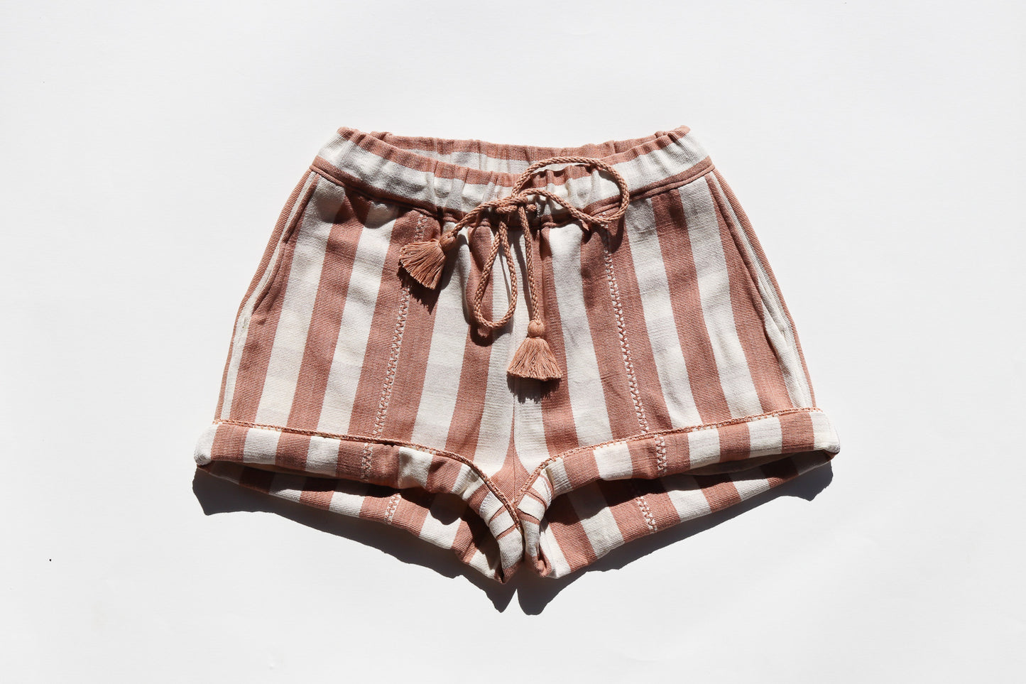 HANDWOVEN SHORTS IN BEIGE GINGHAM