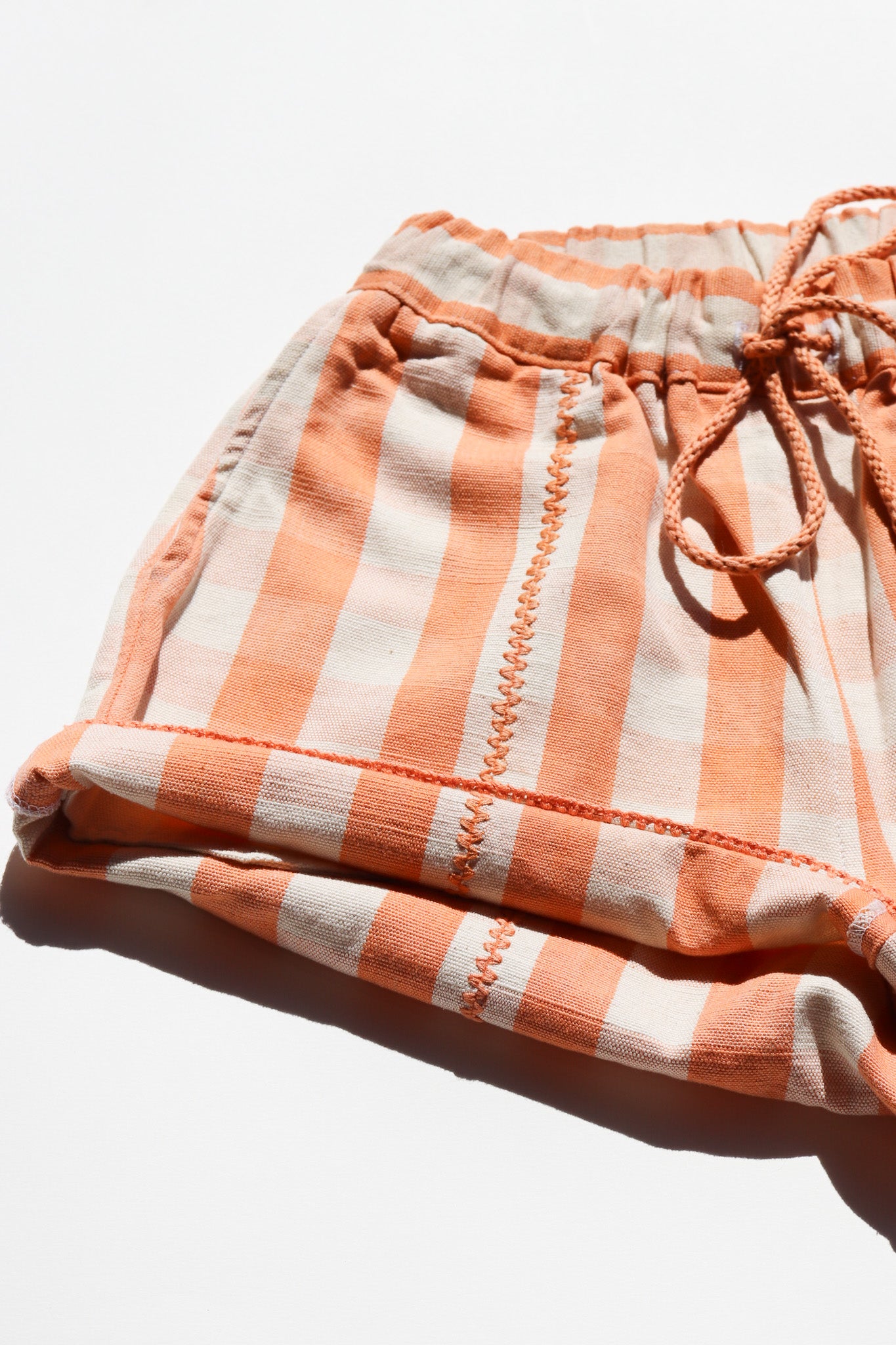 HANDWOVEN SHORTS IN ORANGE GINGHAM