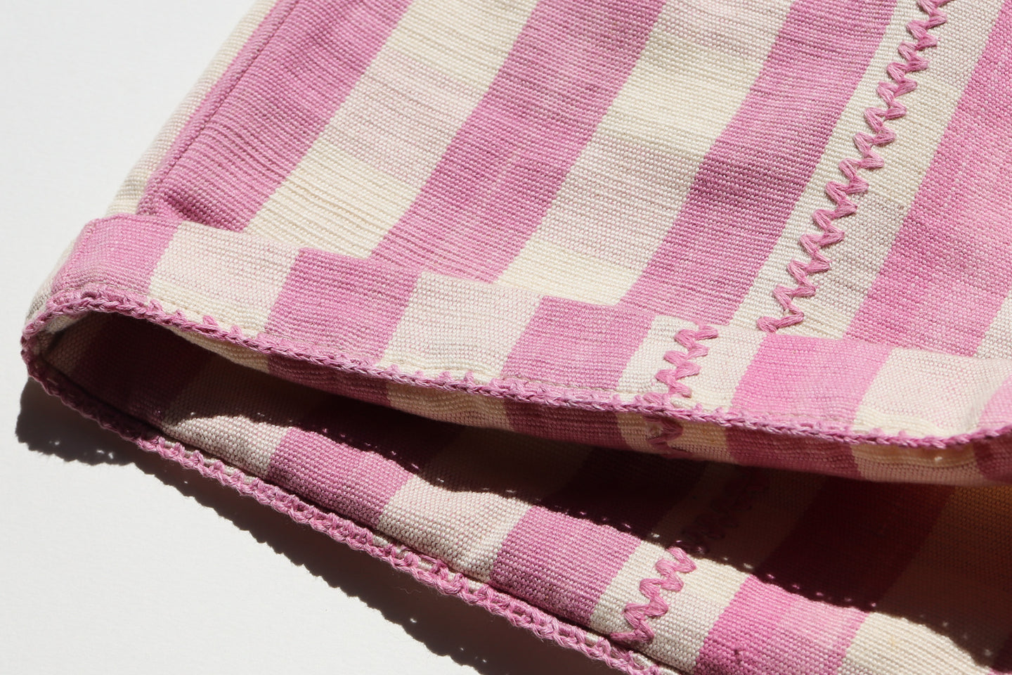 HANDWOVEN SHORTS IN PINK GINGHAM